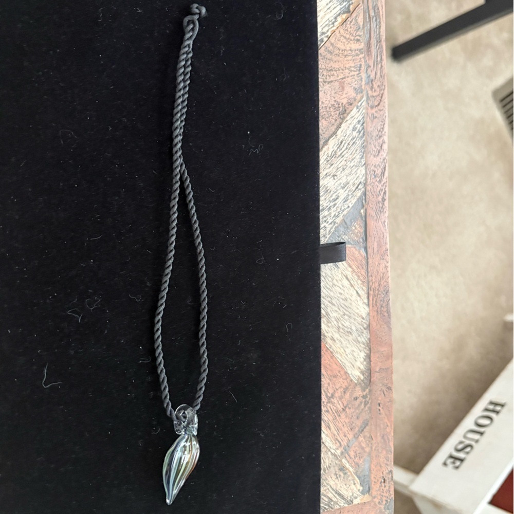 Artisan 15-inch Teardrop Shape Glass Pendant Cord Necklace - Picture 4 of 11